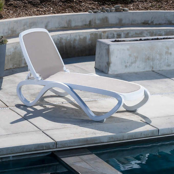 ASOLEADORA-OMEGA-NARDI-BLANCO-TORTORA-OUTDOOR-PISCINA-BARRANQUILLA