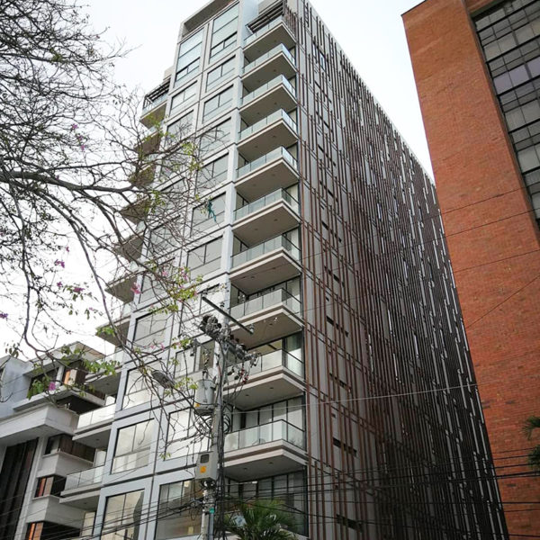 fachada-residencial-en-pvc-textura-mdera-edificio-summit-barranquilla