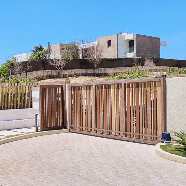 porton-con-motor-en-pvc-casa-barranquilla-outdoor-design