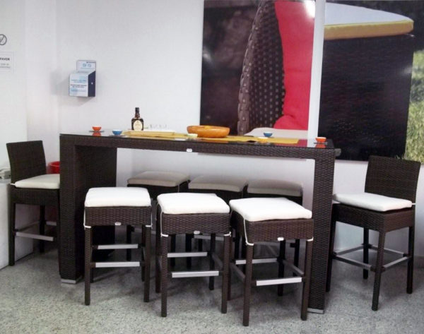 comedor-tipo-bar-en-rattan-sintetico