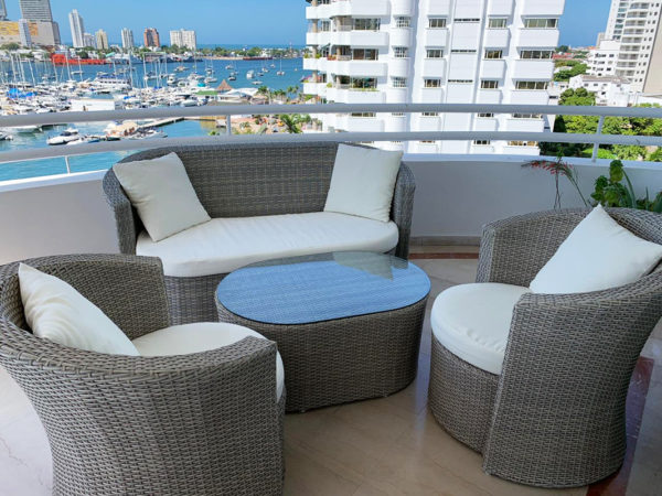 sala-Ronda-en-rattan-sintetico-gris-en-balcon-santa-marta-outdoor-design