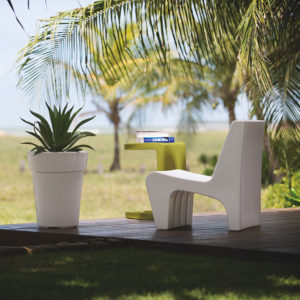 sillon-berta-de-tramontina-en-jardin-exterior-outdoor-design